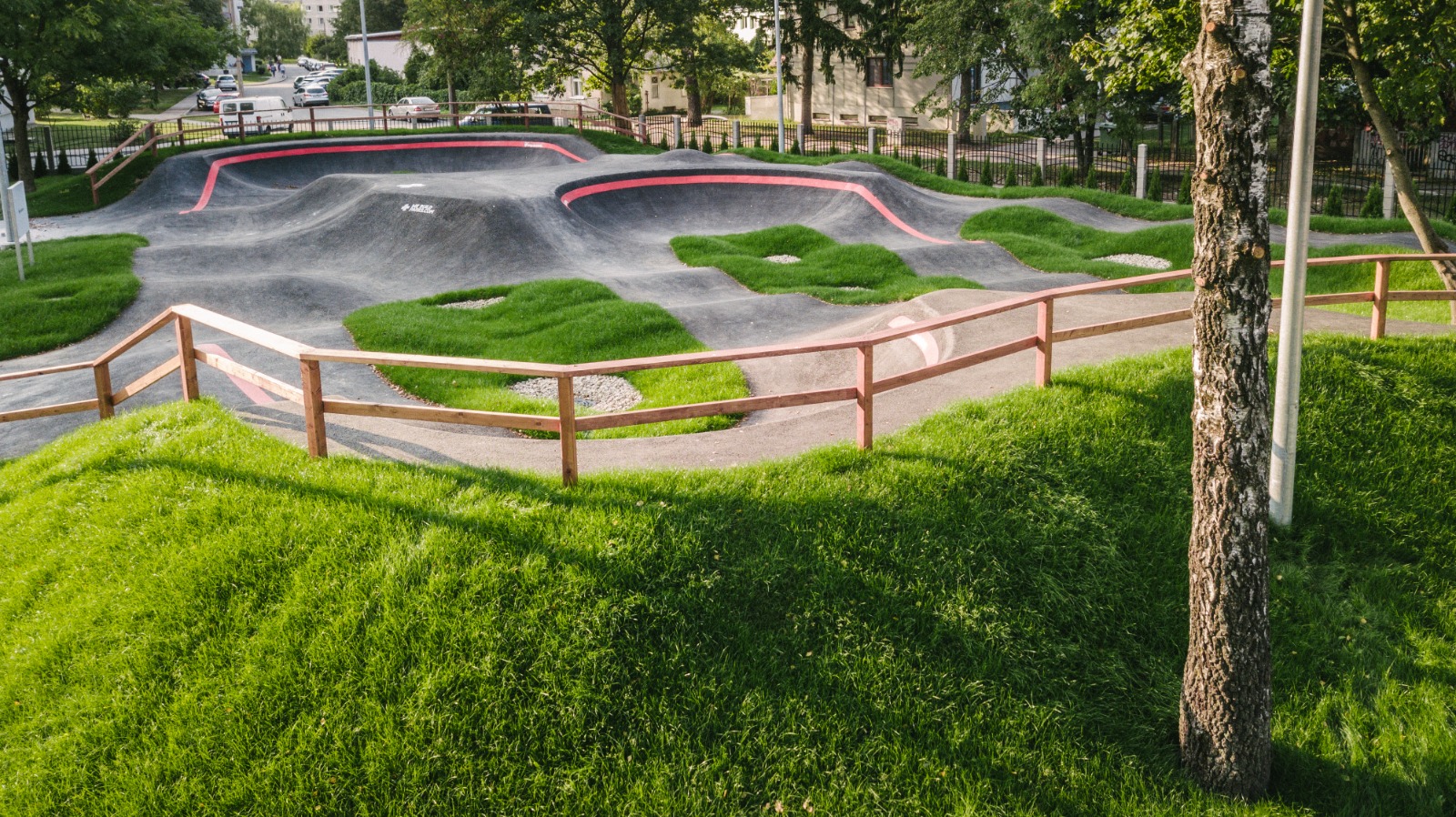 EasyGreen ruloninės vejos dviračių takuose